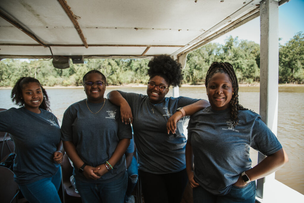 Image: Environmentors students posing together on a boat